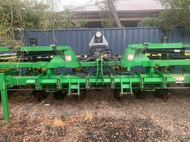 John Deere 1720 Planters Seeding/Planting Equip - picture0' - Click to enlarge