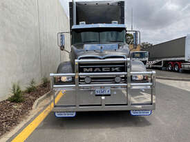 Mack METRO-LINER Curtainsider Truck - picture2' - Click to enlarge