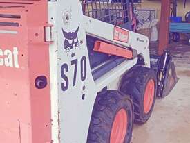 S70 Bobcat / 2 buckets/spreader bar/ road registered trailer/spare parts - picture0' - Click to enlarge