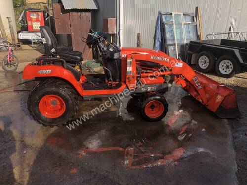 Kubota BX24 Backhoe and mid mount mower included Rear tyres brand new
