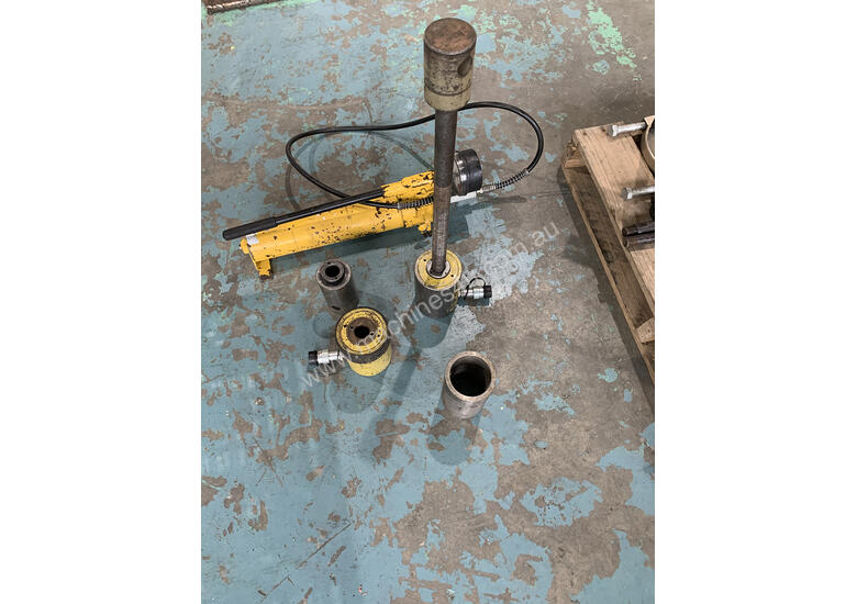 caption Enerpac Hydraulic Master Puller Set with Hand Pump, 36 Ton, BHP3751G
