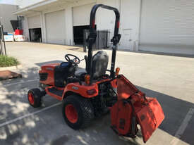 Kubota  FWA/4WD Tractor - picture2' - Click to enlarge