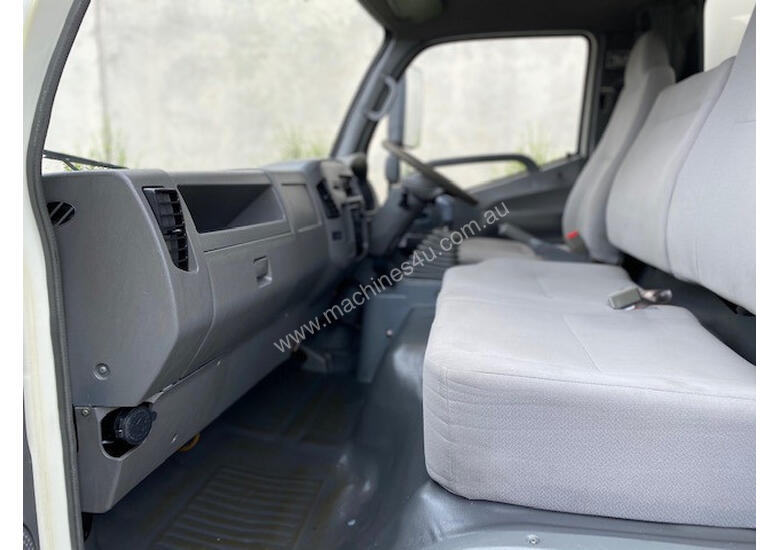 caption Foton 3.8 ISF Pantech Truck