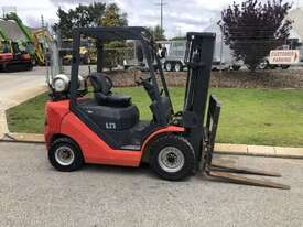 Forklift UN Container Mast Side Shift Auto 2.5 Tonne - picture0' - Click to enlarge