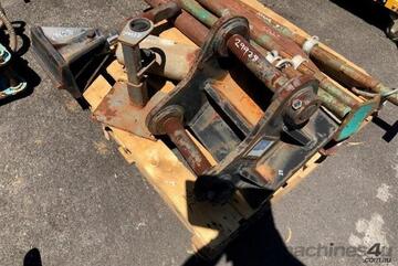 HOGAN HITCH PLATE, PIN SIZE 6CM, CENTRE 37CM, EAR 26CM