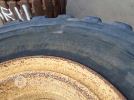 1 X USED 29.5R25 TYRE & 1 X USED 30/65R25 TYRE - picture2' - Click to enlarge