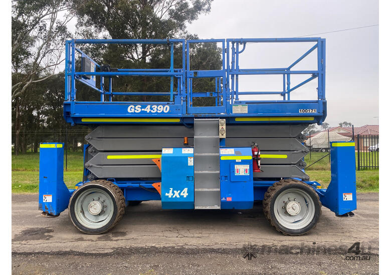 Used 2005 Genie GS4390RT Electrical Scissor Lift in , - Listed on ...