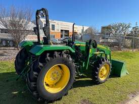 Tractor John Deere 5065E 67HP FEL - picture0' - Click to enlarge