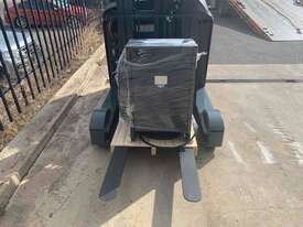 Ride on Reach Truck - picture2' - Click to enlarge