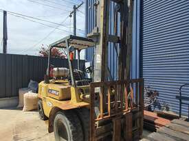 Caterpillar Forklift - picture0' - Click to enlarge