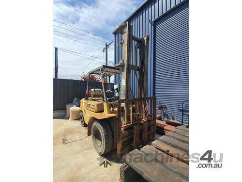 Caterpillar Forklift