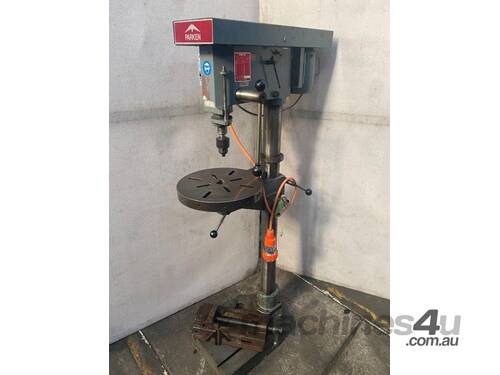 Parken 226-B8 Pedestal Drill 3mt, 16 speed.