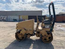 2000 CAT CB224C 2.5 T Double Drum VIB roller - picture0' - Click to enlarge