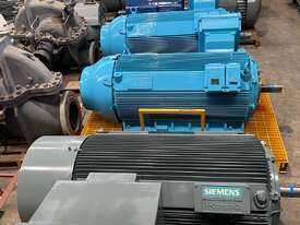 560 kw 750 hp 4-pole 1480 rpm 3300v 3.3kv 400 frame AC Electric Motor SIEMENS Model 1LA1 404-4HD00-Z - picture2' - Click to enlarge