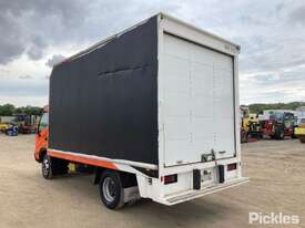 2007 Hino 300 series - picture2' - Click to enlarge