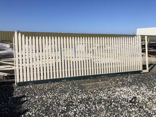 Heavy Duty Sliding Picket Gate + Fencing: Excellent Condition