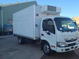 Hino 300 - picture0' - Click to enlarge