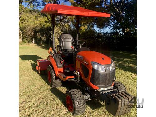 As new - Kubota 26HP subcompact tractor model BX2680V-AU with Kubota SE1120 1.2M mulcher 