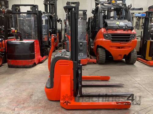 Linde Late Model Stacker 2.4m 1.2ton Lite Weight Small Shop Lift Space Best