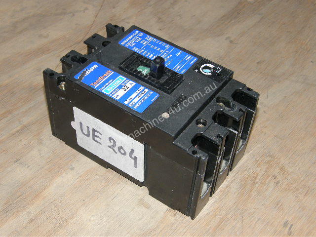 caption Terasaki XS125NJ Circuit Breakers.