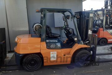 ACTIVE FORKLIFTS - Toyota 4 ton container entry forklift for sale-4.3m mast 1.8m long tynes ACTIVE FORKLIFTS - Toyota 4 ton container entry forklift for sale-4.3m mast 1.8m long tynes