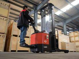 CQE Series WALKIE- / RIDE-ON REACH TRUCK - picture2' - Click to enlarge