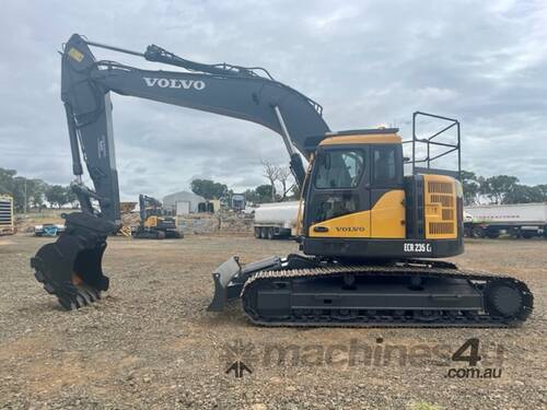 VOLVO ECR235Cl excavator