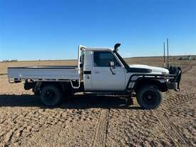 2011 TOYOTA Landcruiser Ute - picture2' - Click to enlarge