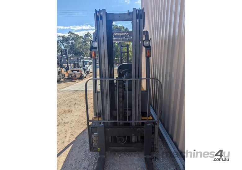 2018 JUNGHEINRICH 1.6T Electric Forklift with Container Mast * 5,088 hours *