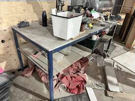 Workbench with Under Bench Shelf & Vice - picture1' - Click to enlarge