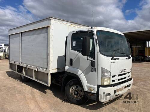 2009 Isuzu FRR500 Body Truck