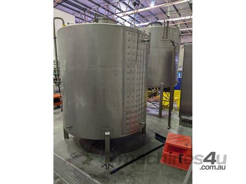 STAINLESS STEEL JACKETED TANK