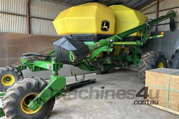   JOHN DEERE 1910 TOW BEHIND AIR CART