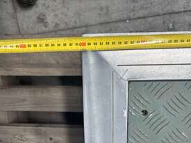 1 X Lockable Aluminium Manhole/Pit Cover - picture0' - Click to enlarge