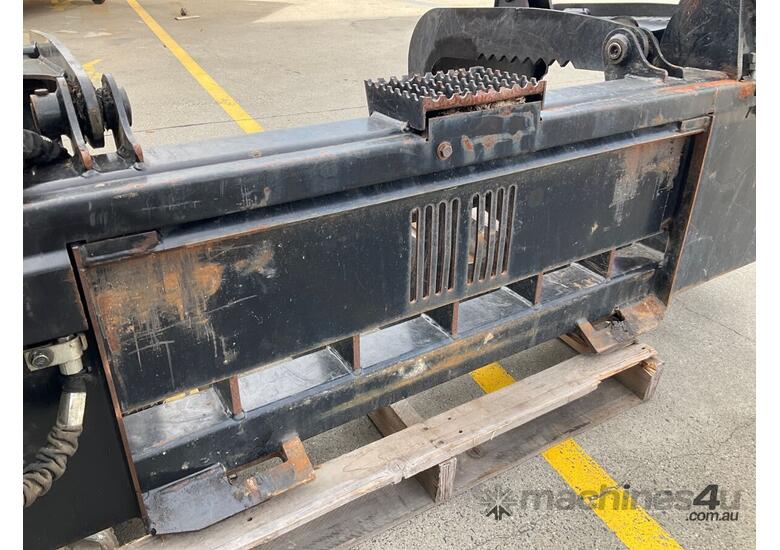 caption Circa 2018 Caterpillar 286-9301 Grab Attachment