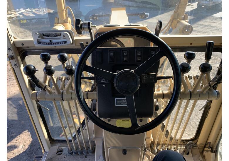 caption 2003 Caterpillar 140H VHP Plus Grader