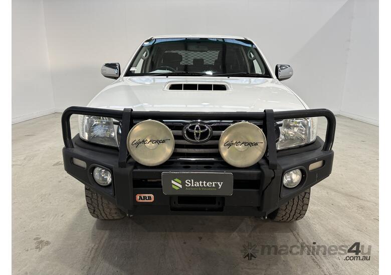 caption 2015 Toyota Hilux SR5 4x4 Dual Cab Utility (Diesel) (Manual)