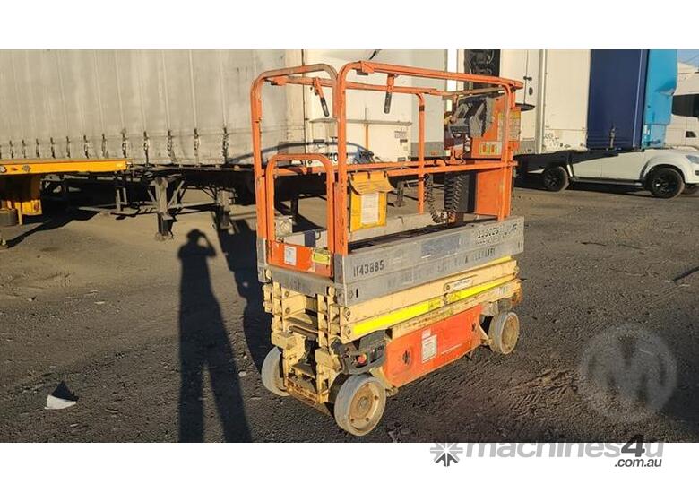 caption JLG 1930 ES