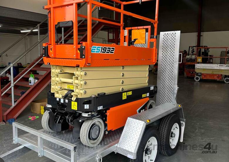 JLG ES1932 - 19ft Scissor lift Trailer Package image 2
