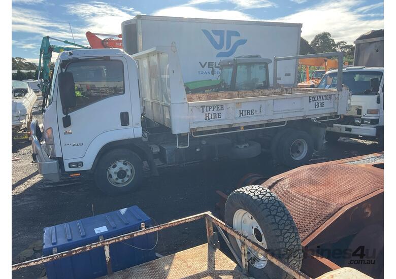 caption 2017 Isuzu FRR Tipper