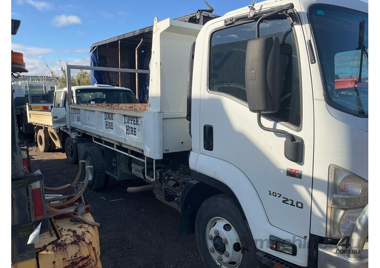 caption 2017 Isuzu FRR Tipper