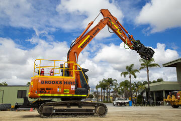 Hitachi ZX160LC-5 Excavator Steel Tracked - 16t for  