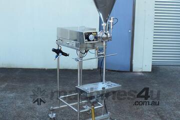 Hunter Horizontal Piston Filler