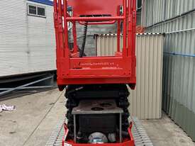 Athena tracked scissor lift - picture1' - Click to enlarge