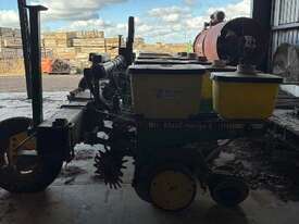 John Deere Cotton Seeder - picture1' - Click to enlarge