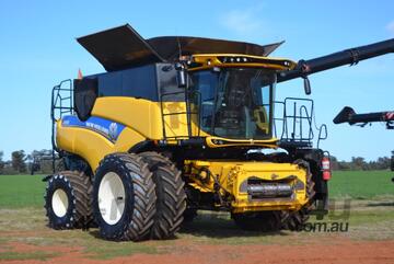 New Holland 2016   CR9.90