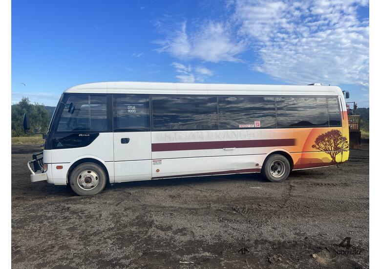 caption 2011 Mitsubishi Rosa 4x2 Mini Bus