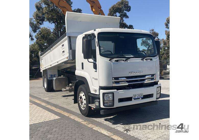 Isuzu 165 300 Series Truck Tipper Auto - with automatic electric waterproof tarp