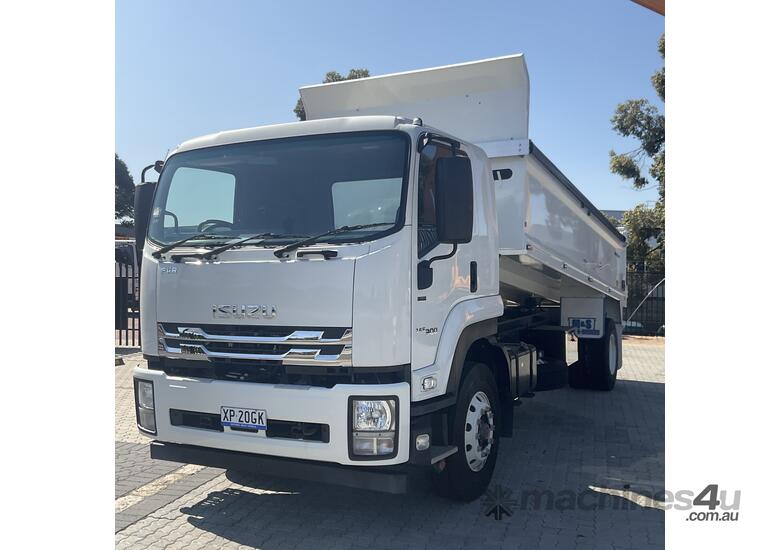 Isuzu 165 300 Series Truck Tipper Auto - with automatic electric waterproof tarp