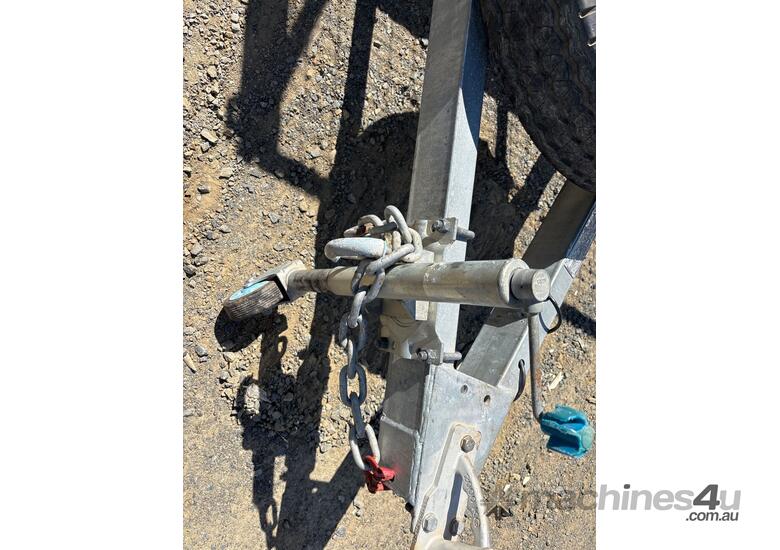 caption 2020 Titanium Trailer